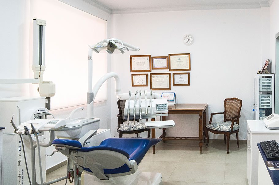 Clínica dental Brasilocho - Clínica dental Cádiz - Odontología - Dentistas en Cádiz - Instalaciones - Consulta